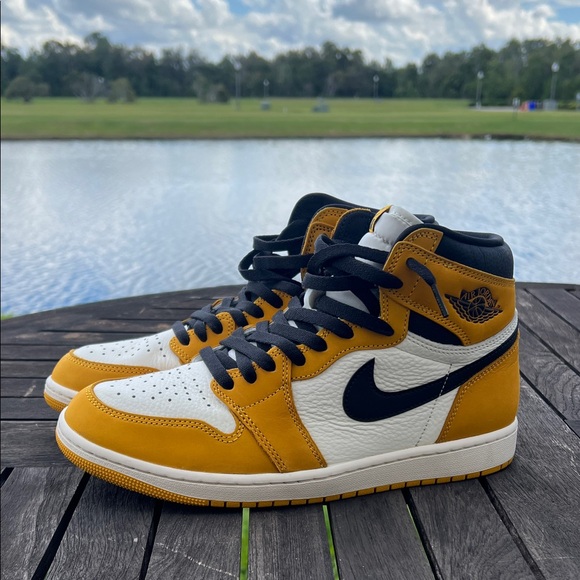 Jordan 1 high og Nike Men's Yellow and Black High-Top Sneakers men’s 10.5 - Picture 1 of 10
